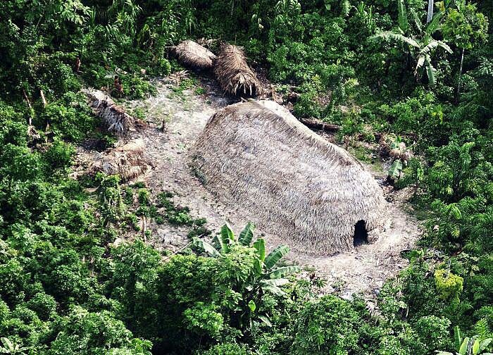 Maior reserva de índios isolados do mundo pede ajuda contra coronavírus